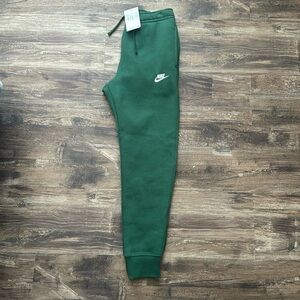 Men’s #Nike Standard Fit Taper Leg Regular Length